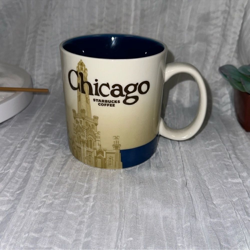 Starbucks Coffee Chicago IL White Blue Ivory Green 16 fl oz/473 ml Mug
